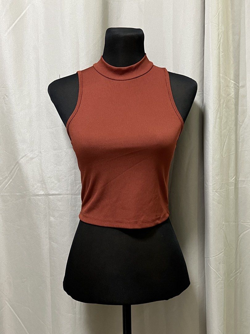 RIBBED MOCK NECK 2PCS BUNDLE (Category: Sleeveless) located in Las Pinas. Submitted by jilanah (Listing ID 1465362526, Image 2). Description: 2 PCS BUNDLE.