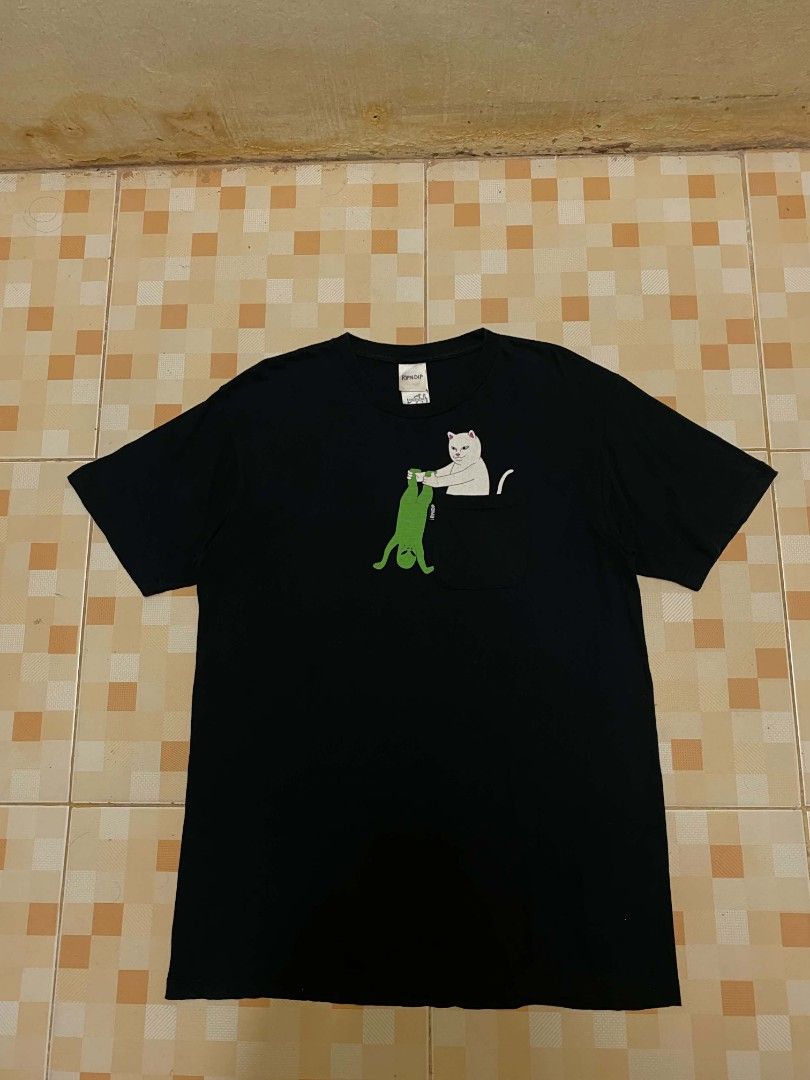RIP AND DIP ALIEN POCKET TEE W20 L28 (Category: Tshirts & Polo Shirts ) located in Bacoor. Submitted by jemmskiee. (Listing ID 1465290602, Image 1). Description: RIP AND DIP ALIEN POCKET TEE DIMES W20 L28 BRANDNEW CONDITION COLOR RATE 10/10 NO ISSUE 📌LOC BACOOR CAVITE.