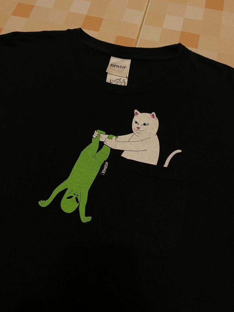 RIP AND DIP ALIEN POCKET TEE W20 L28 (Category: Tshirts & Polo Shirts ) located in Bacoor. Submitted by jemmskiee. (Listing ID 1465290602, Image 2). Description: RIP AND DIP ALIEN POCKET TEE DIMES W20 L28 BRANDNEW CONDITION COLOR RATE 10/10 NO ISSUE 📌LOC BACOOR CAVITE.