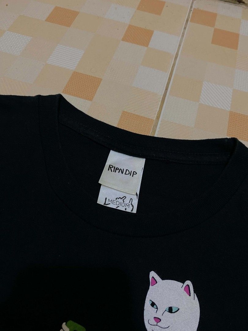 RIP AND DIP ALIEN POCKET TEE W20 L28 (Category: Tshirts & Polo Shirts ) located in Bacoor. Submitted by jemmskiee. (Listing ID 1465290602, Image 3). Description: RIP AND DIP ALIEN POCKET TEE DIMES W20 L28 BRANDNEW CONDITION COLOR RATE 10/10 NO ISSUE 📌LOC BACOOR CAVITE.