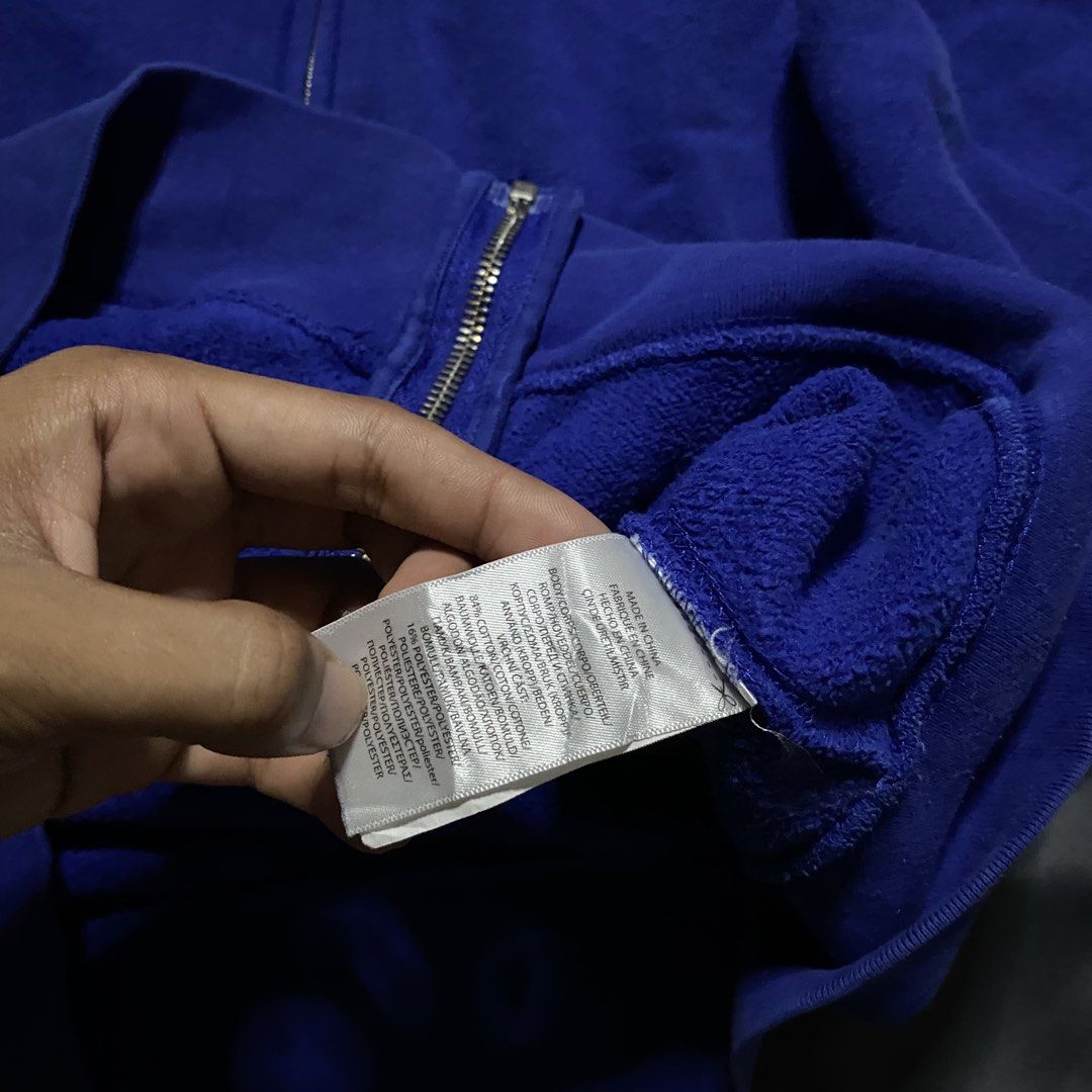 RL Zip up Hoodie (Category: Coats, Jackets and Outerwear) located in Bacolod City. Submitted by junked.thrifts (Listing ID 1465284814, Image 3). Description: Missing Neck Tag Complete washtags 9.5 Color Rate Size M 23x25.