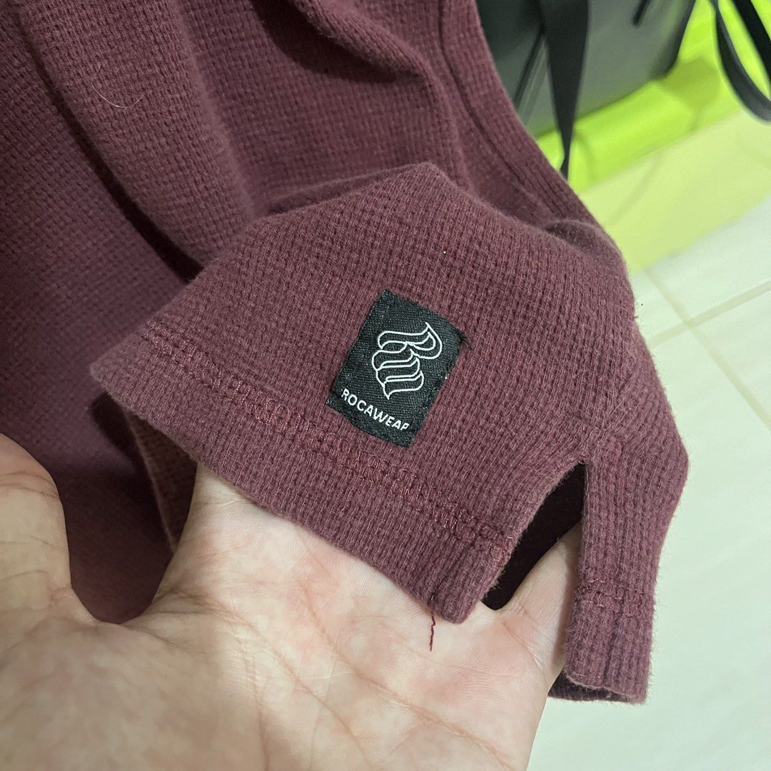 Rocawear Longsleeve (Category: Coats, Jackets and Outerwear) located in Guagua. Submitted by 2ndpick.ph (Listing ID 1465270191, Image 2). Description: Rocawear Longsleeve Dimes:19x25 Condition:9.5/10 Color rate:9/10 No issue 250+sf j&t Pampanga Loc.