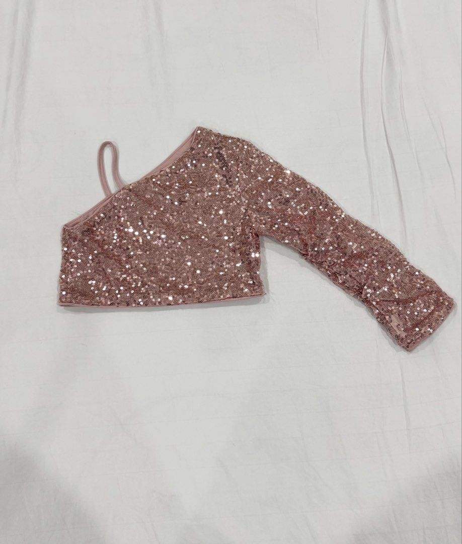 Rose Gold Sequin One-Shoulder Crop Top (Category: Babies & Kids Fashion) located in Manila. Submitted by crazycat13 (Listing ID 1465172578, Image 2). Description: - Rose gold sequin crop top - One-shoulder design with a single left strap and one right long sleeve - Cropped length sits right above the waist - Sparkly, light-catching material - Ideal for parties - Easy to style with high-waisted jeans or skirts.