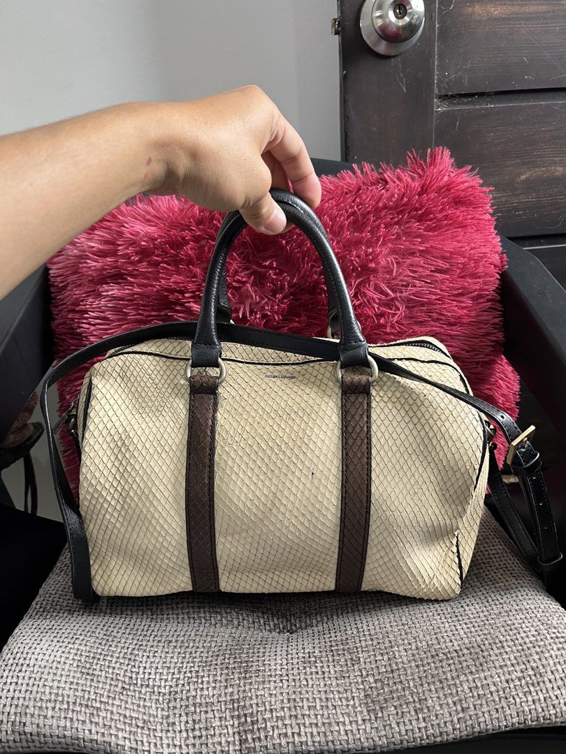 Rouge & Lounge Doctors Bag (Category: Cross-body Bags) located in Reina Mercedes. Submitted by beyondthebagsph (Listing ID 1465195914, Image 1). Description: Rouge & Lounge Doctors Bag Medium size Snake Skin embossed in Genuine Leather 100% Original Very good condition DM 📥.