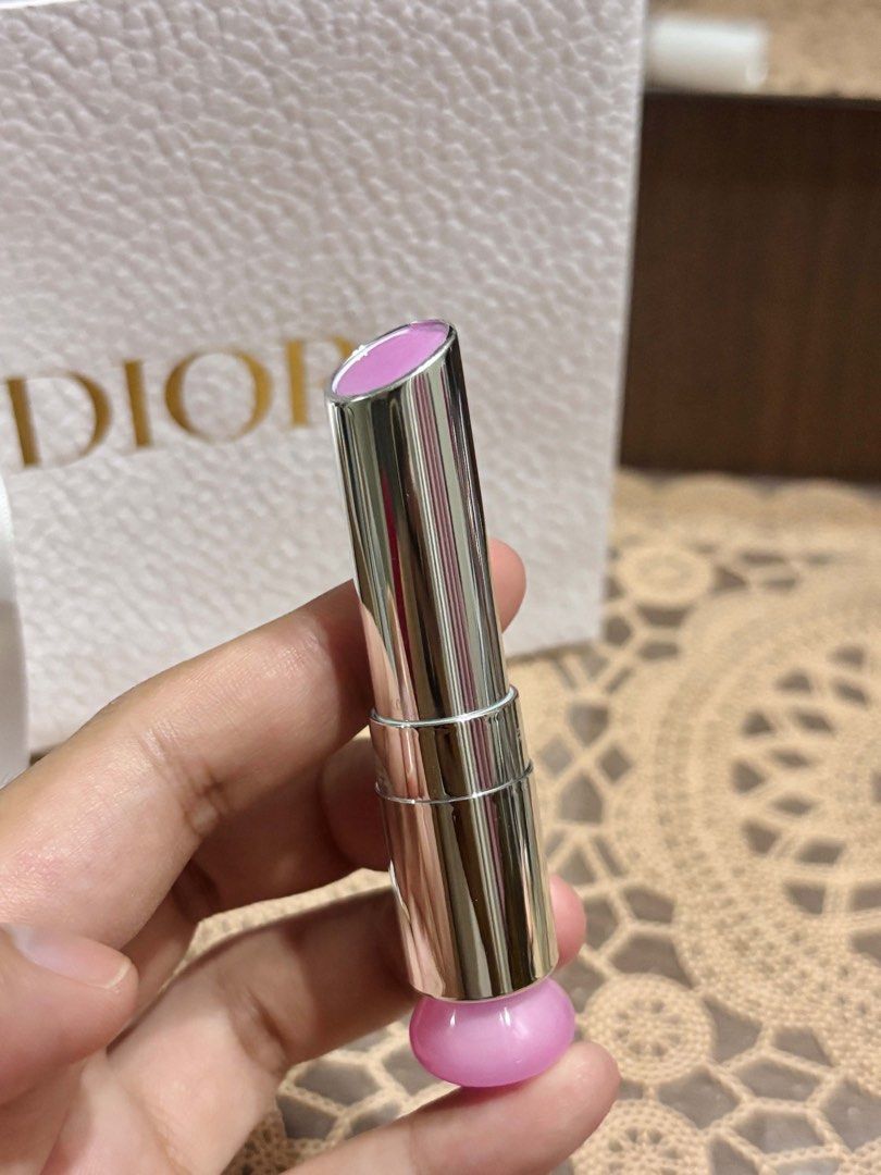 Rough dior velvet (Category: Makeup) located in Bacolod City. Submitted by velossoly77562 (Listing ID 1465201835, Image 3). Description: 💯 ROUGE D¡0R VELVET 🫦💄 Shade 217 Corolle in GOLD CASE 💕 Refillable 💕 Limited Edition 💕 Authentic CD Beauty 💕 Like New (just swatched, not my shade) 💕 FREE like new Lip Glow 💕 Complete Inclusions (box & paperbag) 💓 2️⃣5️⃣0️⃣0️⃣ ONLY 💓 No issue excellent condition / LEGIT/AUTHENTIC.