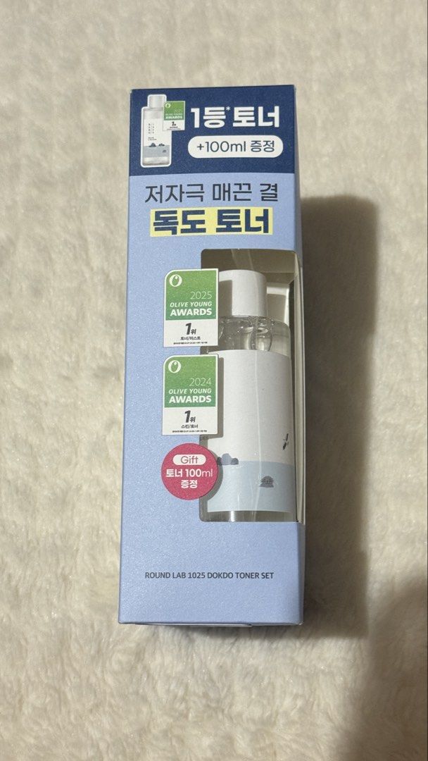 Round Lab 1025 Dokdo Toner 500ml (+100ml) (Category: Face Care) located in Pasay City. Submitted by zette_ (Listing ID 1465374407, Image 2). Description: ‼️ONHAND‼️ - Product: Round Lab 1025 Dokdo Toner Set (Sealed & Brand New) - Awards: 2024 & 2025 Olive Young Award Winner - Inclusions: Main bottle + 100ml gift bottle inside - Benefits: Gentle skin exfoliation and deep daily hydration - Condition: 100% unopened, untouched, and authentic.