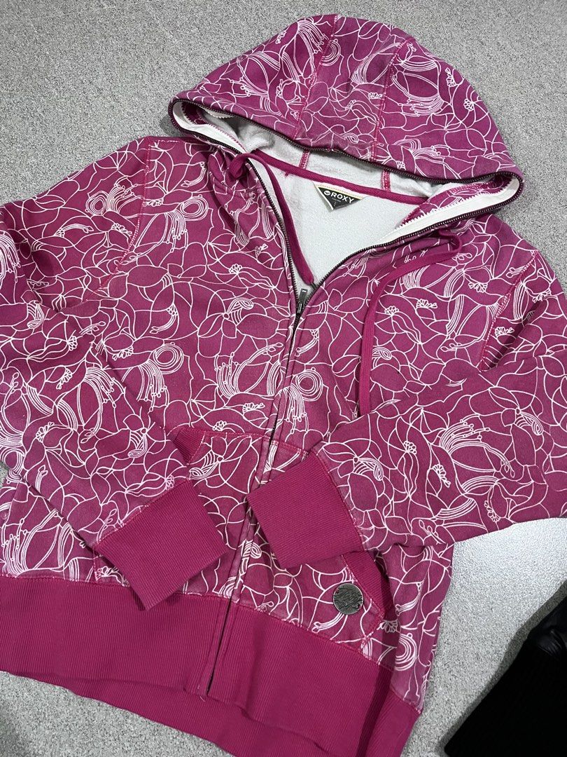 Roxy Jackets Bundle (Category: Coats, Jackets and Outerwear) located in Daet. Submitted by jamescaldito (Listing ID 1465295911, Image 2). Description: Pink Roxy AOP Well used full zip 19.5 x 23 Roxy Black Puffer Jacket Excellent 18 x 24 580 for both 🏷️.