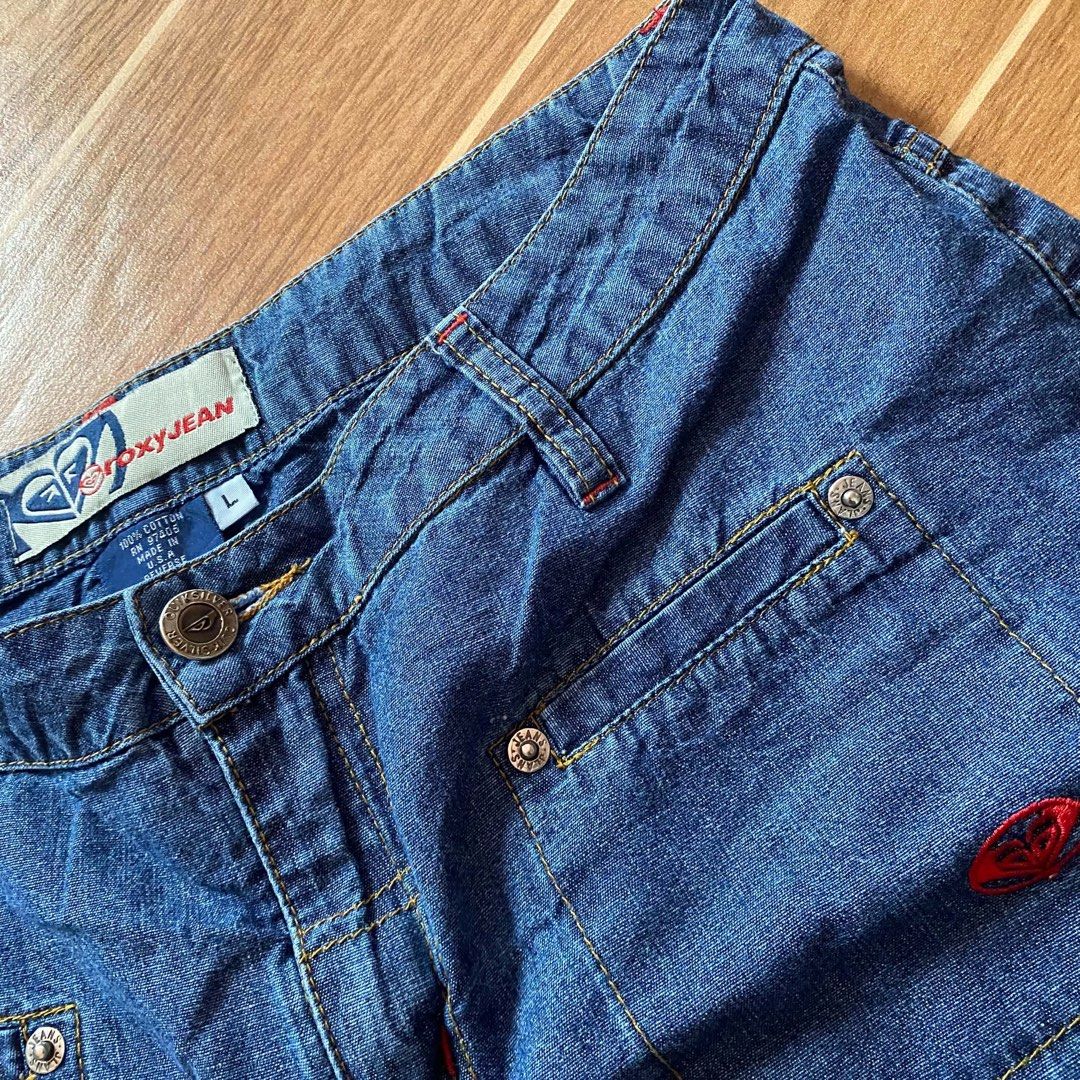 Roxy short (Category: Shorts) located in Paete. Submitted by fat.archives (Listing ID 1465319294, Image 3). Description: Dimes Waist 30 Length 13 +sf.