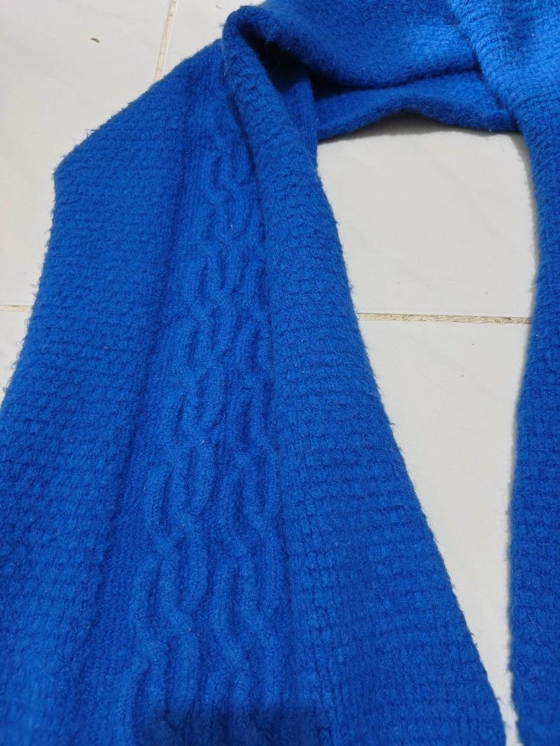 Royal Blue Wool Knitted Scarf (Category: Scarves) located in Naga. Submitted by declutter_it (Listing ID 1465192526, Image 2). Description: length: 65.5 inches width: 13 inches.