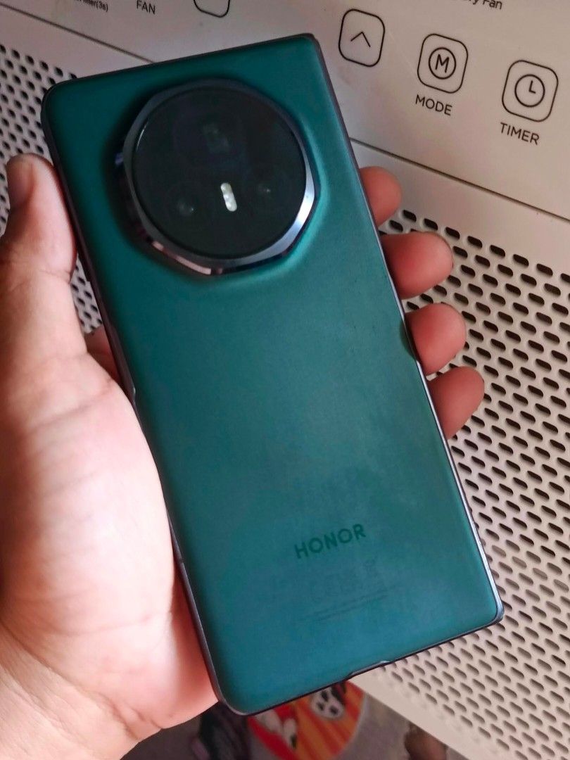 RUSH HONOR MAGIC V3 512GB (Category: Samsung) located in Manila. Submitted by thegreatfones (Listing ID 1463191926, Image 1). Description: SALE/SWAP HONOR MAGIC V3 512GB NTC APPROVED OPENLINE FLAGSHIP SNAPDRAGON 8 GEN 3 same ng FOLD6 FLAGSHIP OIS TRIPLE CAMERAS 50MP WITH PERISCOPE 12GB RAM +512GB HIGH BATTERY SILICON CARBON 5100MAH ISSUE: BIG SCREEN HAS LINE TOUCHABLE SMALL SCREEN EXTERIOR OK ALL WORKING ISSUE LANG LINE SA BIGSCREEN SAME LEVEL NG
