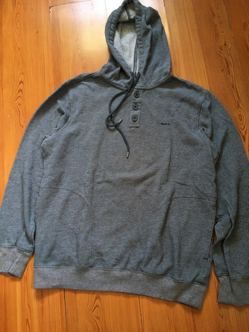 RVCA henley hoodie (Category: Coats, Jackets and Outerwear) located in San Juan City. Submitted by sashoppeepipi (Listing ID 1465262374, Image 2). Description: .