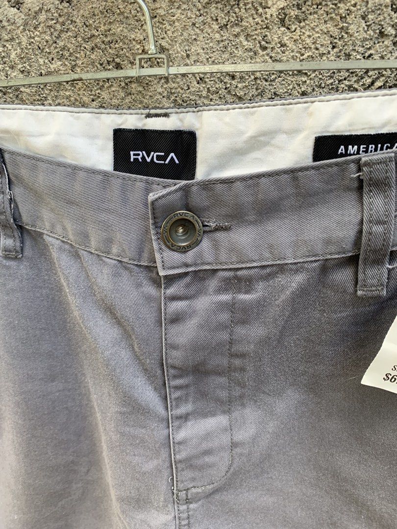 RVCA walk short (Category: Chinos) located in Bombon. Submitted by thriftkolang20 (Listing ID 1465325797, Image 2). Description: No issue Size 33-34 Length 22 9.7/10 color rate Excellent as new Color may vary due to lighting .