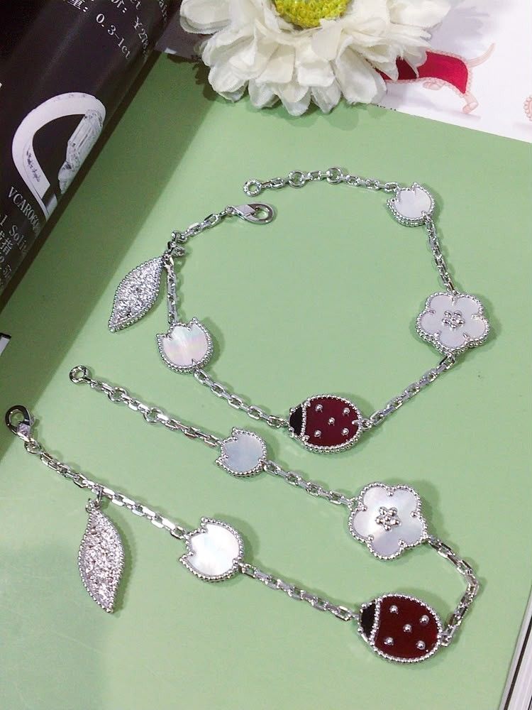 s925 ladybug necklace and bracelet hk setting (Category: Necklaces) located in Manila. Submitted by primejewelry (Listing ID 1465378486, Image 1). Description: .