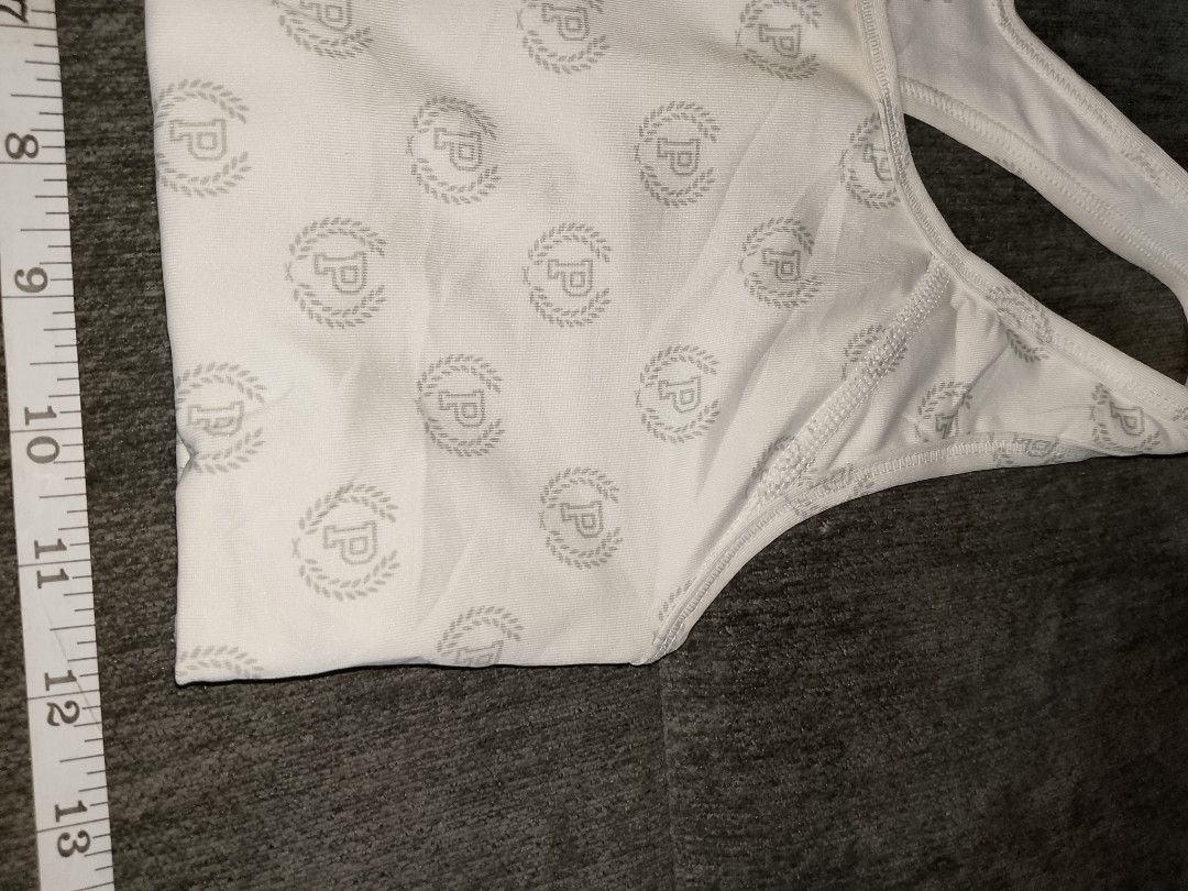 S: VS PINK sports bra (Category: Activewear) located in Manila. Submitted by truecrystal-1407 (Listing ID 1465188760, Image 2). Description: .