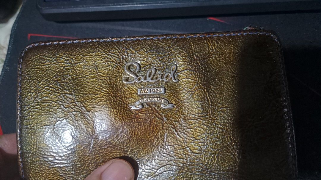 Salad bi-fold wallet (Category: Luxury Bags & Wallets) located in Pasay City. Submitted by khim1202ma07307 (Listing ID 1465176280, Image 2). Description: .