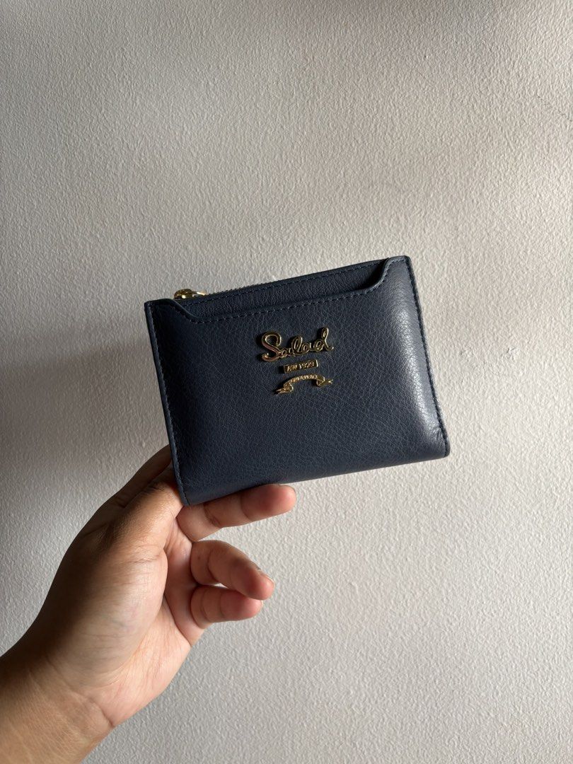 Salad Bifold Wallet (Category: Wallets & Card holders) located in Quezon City. Submitted by wonderp1e (Listing ID 1465380352, Image 3). Description: Salad Bifold Wallet with Cardholder Cowhide Leather No flaws Has minimal sign of use .