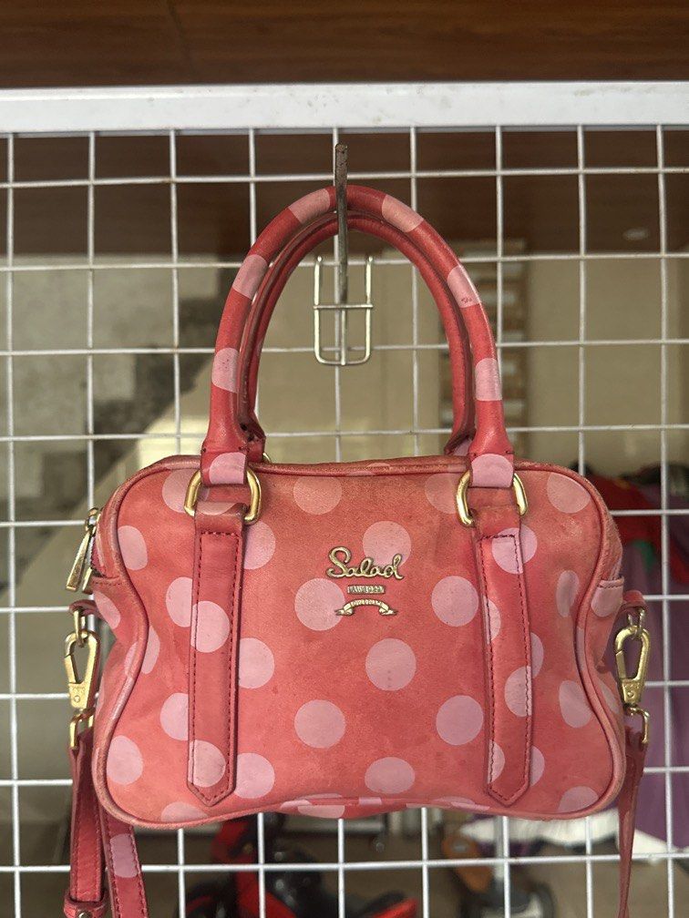 Salad sling hand bag polka dot (Category: Cross-body Bags) located in Caloocan City. Submitted by hariel_beverly_onlineshop (Listing ID 1465223150, Image 1). Description: Location north caloocan The bag have minor flaws that you can see in the picture For question please message me.
