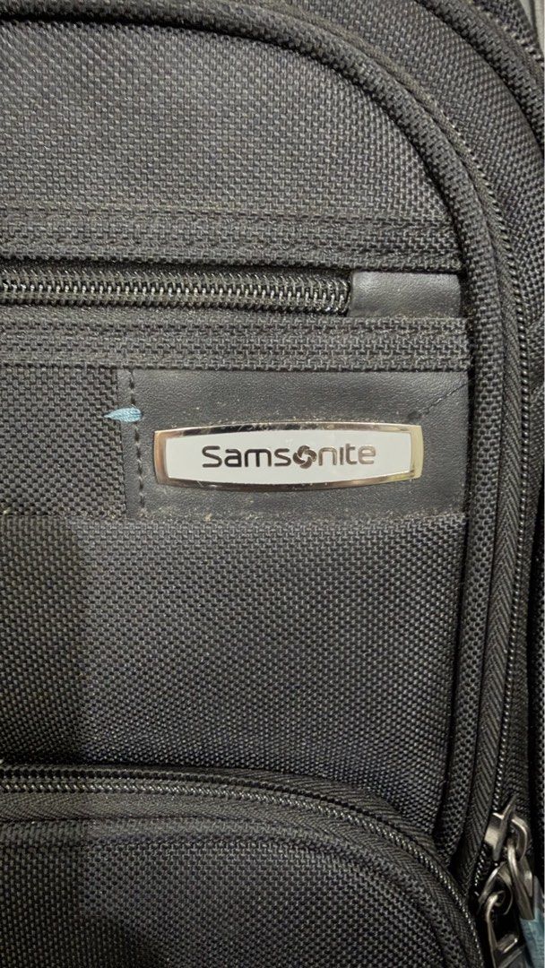 Samsonite Backpack (Category: Backpacks) located in Seri Manjung. Submitted by viintagelovestore (Listing ID 1465306828, Image 2). Description: Bag masih dalam keadaan baik Sesuai untuk simpan laptop, tablet, dokumen & barang harian .