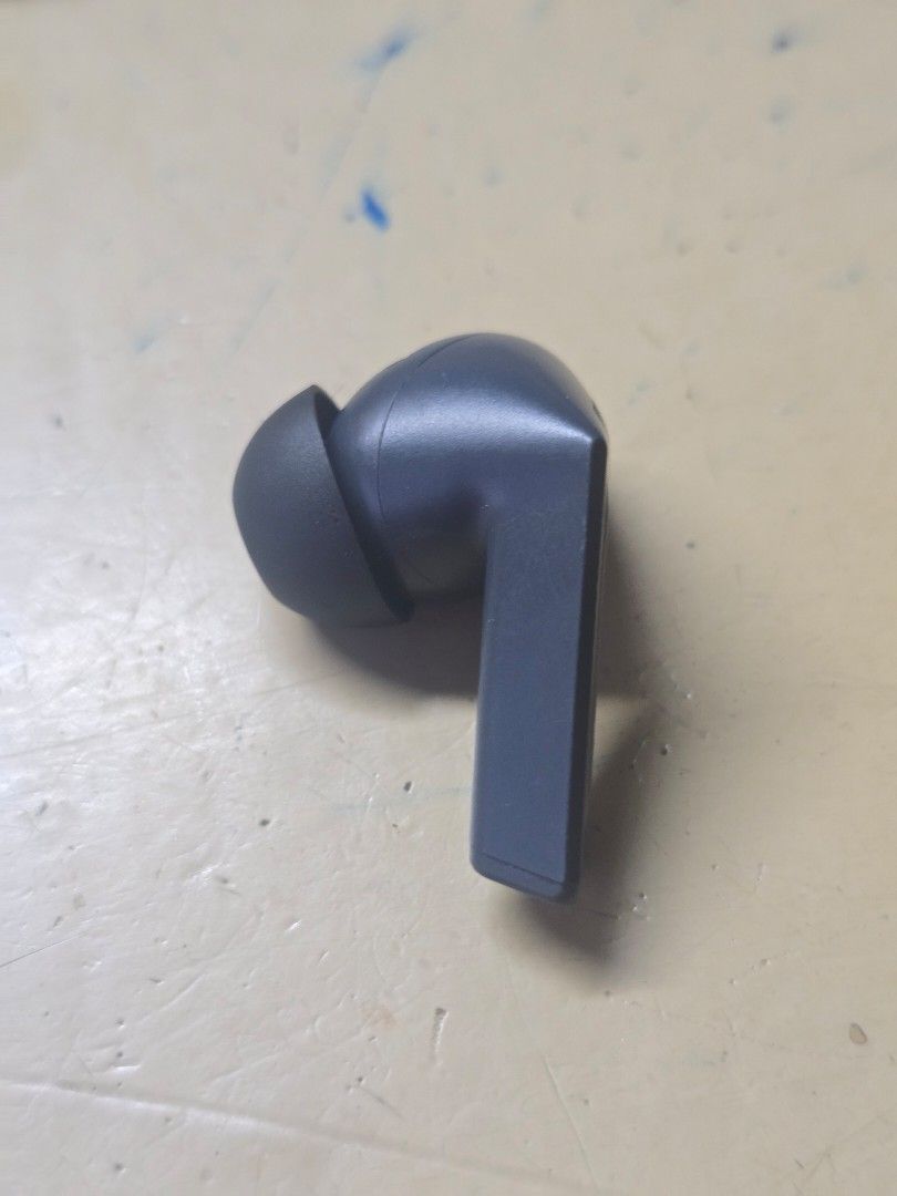 Samsung Galaxy Buds 3 FE Left Earbud ONLY (Category: Earphones) located in Caloocan City. Submitted by happypenguin_6f4369 (Listing ID 1465378040, Image 1). Description: -Samsung Galaxy Buds 3 FE (SM-R420) -Left Earbud Only -I lost the case and the right earbud while boarding in LRT -Willing to negotiate the price -Willing to meetup near Quezon City or even delivery/shipping.