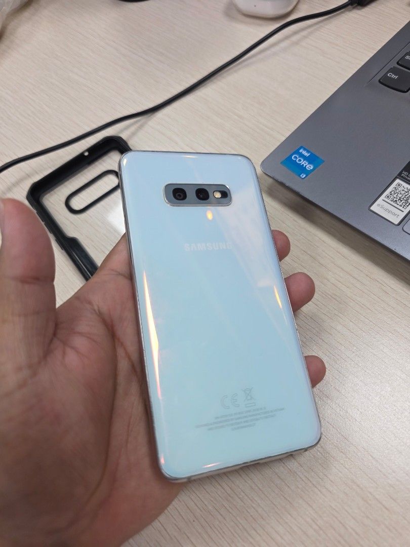 Samsung Galaxy S10e 128GB (Category: Samsung) located in Antipolo. Submitted by justinerovic (Listing ID 1465196760, Image 3). Description: -128 GB; NTC approved -unit and case only -lightly used; like new; no major dents or scratches -battery replaced -price is slightly negotiable.