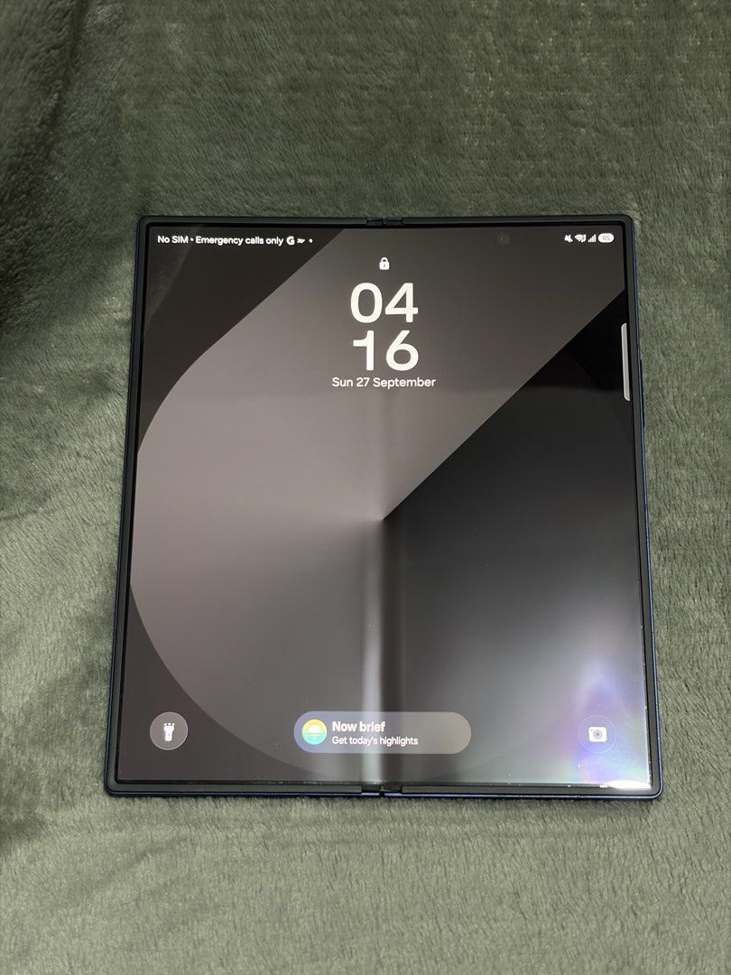 Samsung Galaxy Z Fold 6 12/512 (Category: Samsung) located in Makati City. Submitted by evrlg (Listing ID 1465226777, Image 1). Description: FOR SALE Samsung Galaxy Z Fold 6 12gb ram / 512 gb storage Used - Like new No scratches Unit and many cases only Selling it for Php 32,000 Makati.