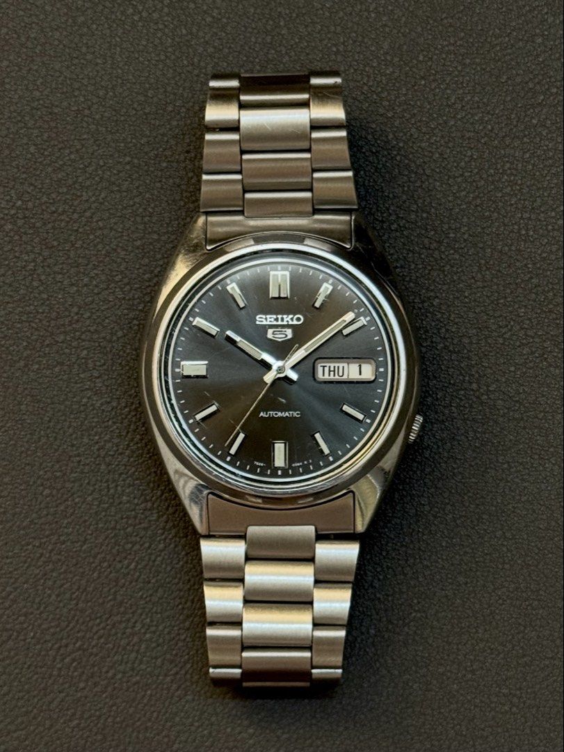 Seiko 5 SNXS77 (Category: Men's Watches) located in Quezon City. Submitted by Pa3ck (Listing ID 1465183910, Image 1). Description: Seiko 5 SNXS79 In good running condition Specs: 7S26 Movement (21 jewels) Diameter: 37mm Lug width: 19mm Hardlex Crystal Exhibition caseback Minor Issues: Scratches and misaligned date Inclusions: Watch Extra Jubillee bracelet Extra links Meetup in Fishermall Q. Ave and Waltermart Munoz only Lalamove .