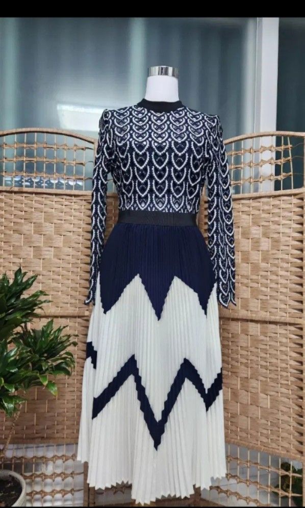 SELF POR-TRAIT (Category: Dresses) located in Tacurong. Submitted by fiercemoon_4d0766 (Listing ID 1465215446, Image 2). Description: Self Portrait Inspired Can Fit to S-M.
