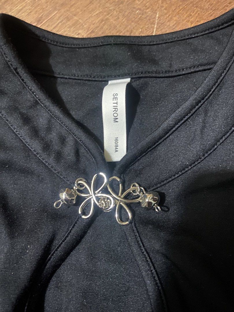 Setirom Embroidered Blouse (Category: Blouses) located in Santa Rosa. Submitted by vicchamp (Listing ID 1465226577, Image 3). Description: .