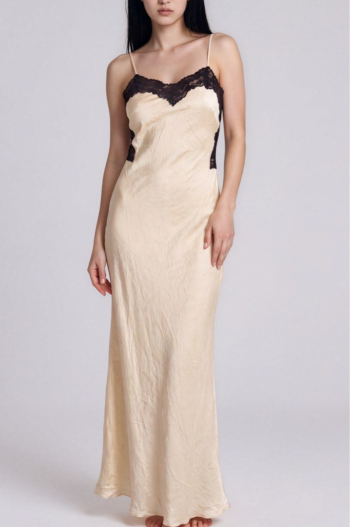 Sexy Lace Dress (Category: Dresses) located in Manila. Submitted by _noname.shop (Listing ID 1465205122, Image 3). Description: - can fit to Small-Medium - satin fabric - champagne color - backless - long dress.