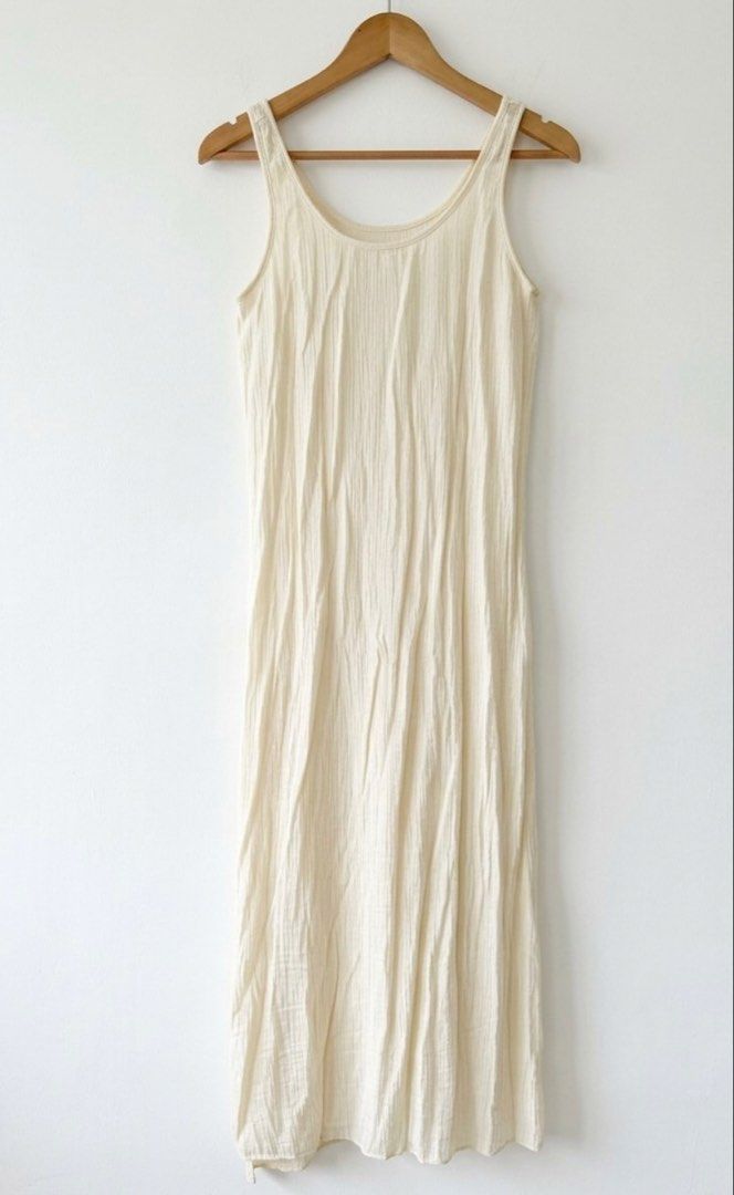 SHEIN Crinkle Slip Dress (Category: Dresses) located in Santo Domingo. Submitted by royal.teresa (Listing ID 1465312288, Image 1). Description: -Shein maxi crinkle slip dress -textured fabric with subtle shimmer -side slit detail -flowy and comfortable fit -can wear as a bikini cover -washed and tried on only -can fit S-M.