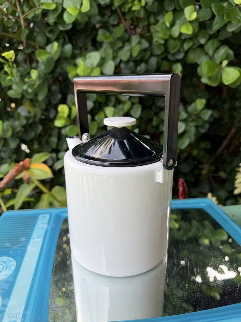 Shiseido enamel kettle (Category: Coffee & Tea Tableware) located in Davao. Submitted by parteawares2 (Listing ID 1465315982, Image 3). Description: One piece shiseido brand enamel kettle brand new made in Japan .