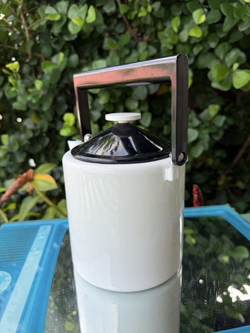 Shiseido enamel kettle (Category: Coffee & Tea Tableware) located in Davao. Submitted by parteawares2 (Listing ID 1465315982, Image 2). Description: One piece shiseido brand enamel kettle brand new made in Japan .