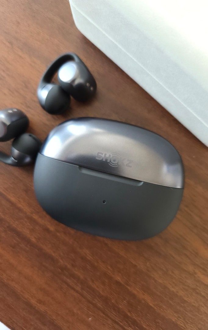 Shokz OpenDots One (Category: Earphones) located in Quezon City. Submitted by infected19 (Listing ID 1465170786, Image 2). Description: Shokz OpenDots One open-ear true wireless earbuds in dark grey. Open-ear design keeps you aware of your surroundings during workouts or daily commutes. Includes charging case and original box packaging. Great sound quality and secure fit. Fully tested and working properly. -no issues -used thrice only -usb c cabl