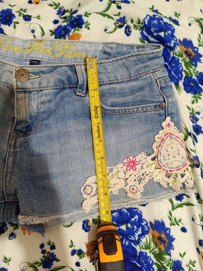 shorts (Category: Shorts) located in Limay. Submitted by lisa_2318 (Listing ID 1465206094, Image 1). Description: .