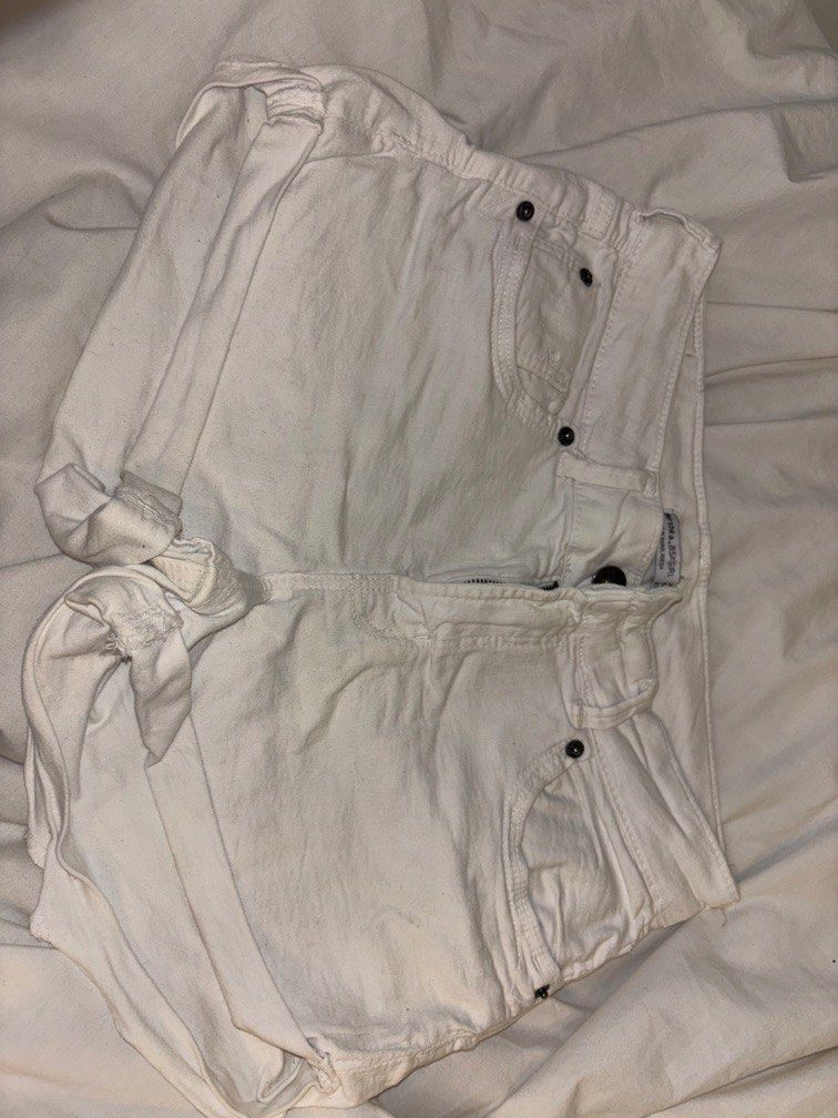 Branded Shorts (Category: Shorts) located in San Juan City. Submitted by tropicbling (Listing ID 1465208919, Image 3). Description: ₱50-₱150.
