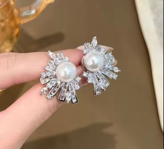 (Category: ) located in . Submitted by shopping_collection (Listing ID 1465197785, Image 1). Description: .