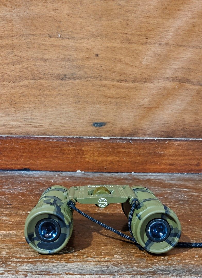 SIMMONS Camouflage Pocket size Binoculars (Category: Hiking & Camping) located in Santa Cruz. Submitted by gabrielfoliente (Listing ID 1465249321, Image 2). Description: Fresh from USA SIMMONS Camouflage Pocket size Binoculars These binoculars offer a clear and detailed view. Whether you're birdwatching or exploring the wilderness, these binoculars are perfect for general purpose use. These binoculars are lightweight and easy to carry, making the
