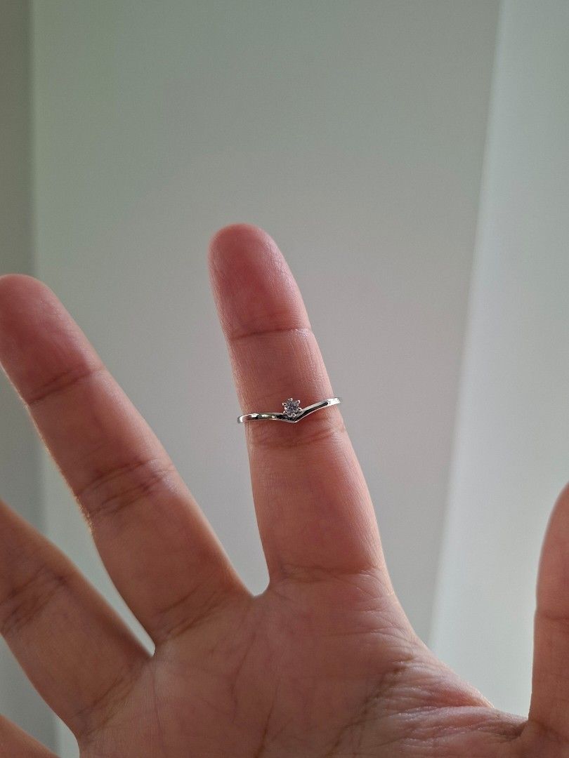 Simple Minimalist Chevron Silver Ring with Small Crystal Accent Size 8 (Category: Rings) located in Dasmarinas. Submitted by danabrie22 (Listing ID 1465260154, Image 3). Description: size 8 very well-made, excellent crafstmanship 10/10 condition brand new stainless steel & white-colored cubic zirconia stones made in Hongkong.