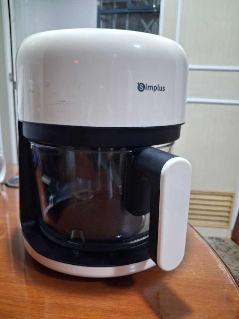 Simplus Glass Air Fryer White (Category: Fryers) located in Manila. Submitted by 88888av (Listing ID 1465180135, Image 1). Description: - Brand: Simplus - Color: White with stylish black base and matching handle - Basket: Clear glass design allows you to check cooking progress easily without opening - Plate: Includes a textured bottom plate - Condition: Clean interior and exterior, works perfectly - Usage: Great for preparing quick daily meals -n