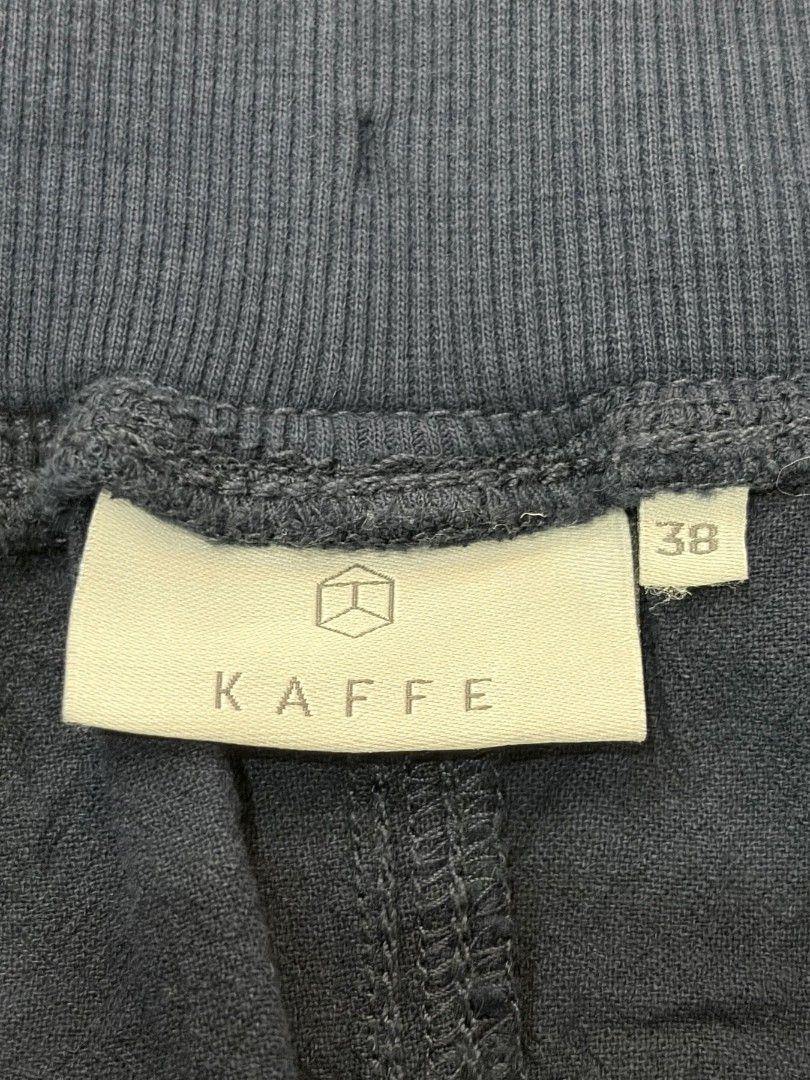 Size 30-38” - Kaffe Ladies Shorts Preloved HB92 (Category: Other Bottoms) located in Pasig City. Submitted by szorty (Listing ID 1465353045, Image 3). Description: •PRELOVED• Onhand and ready to ship Brand: Kaffe Condition: Used Waist: 30-38 Size: 39 Length: 18.5 inches Pocket: 2 - no strings (see photo) - All of our items are washed *Please see photos for flaws/issues if indicated. *Photos may vary from actual Tags: Kaffe drawstring womens women