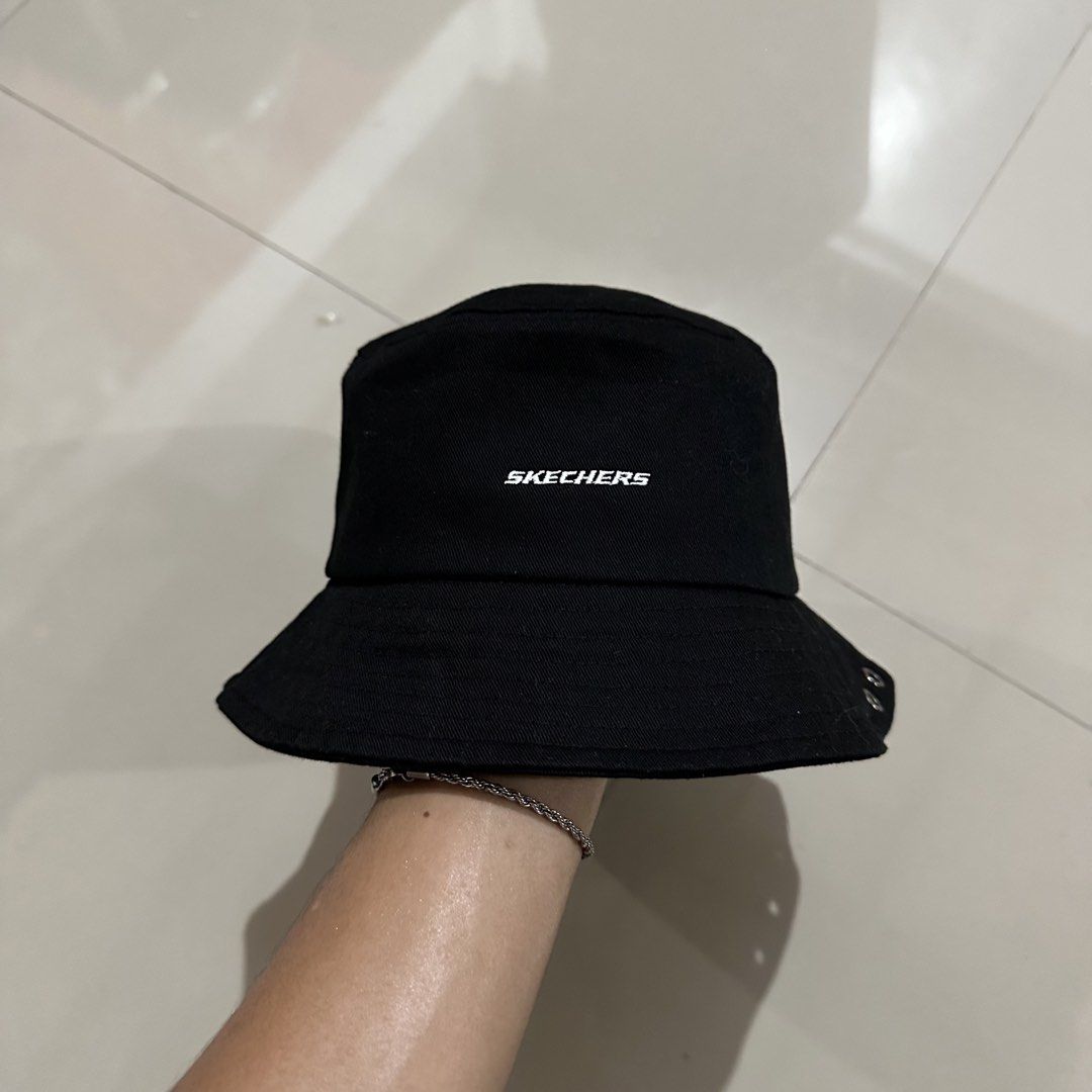 Skechers Bucket Hat (Category: Coats, Jackets and Outerwear) located in Irosin. Submitted by kylebri (Listing ID 1465296022, Image 1). Description: Skechers Bucket Hat good as new no issue adult size direct message me ! 📥.