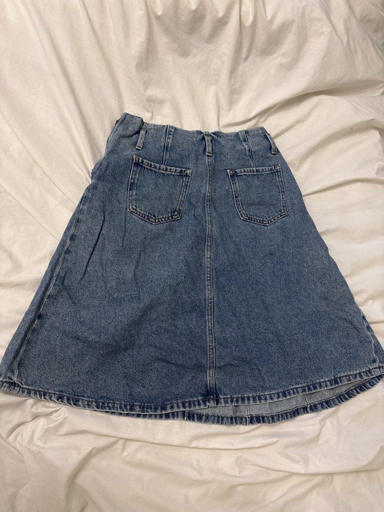 Skirts (Category: Skirts) located in San Juan City. Submitted by tropicbling (Listing ID 1465200290, Image 3). Description: ₱100-₱150 Branded bottoms.