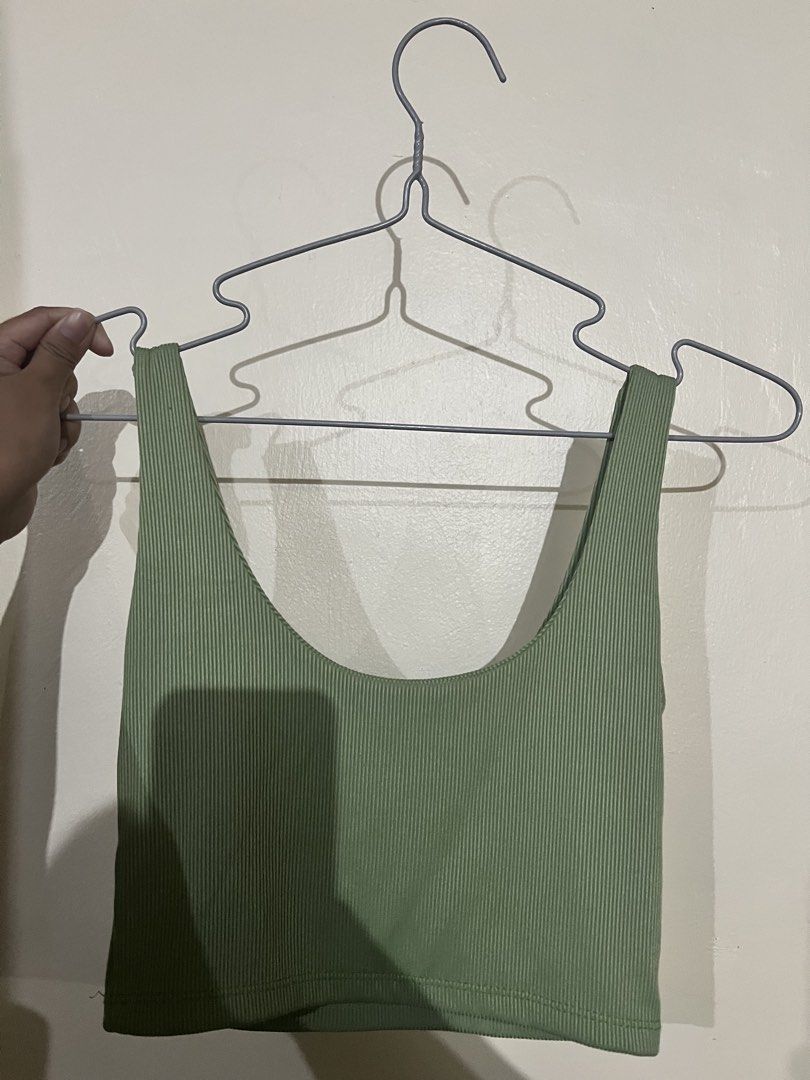 Sleeveless top (Category: Sleeveless) located in Tacloban City. Submitted by babalconjillian721 (Listing ID 1465305995, Image 2). Description: Brandless sleveless top, used only twice.