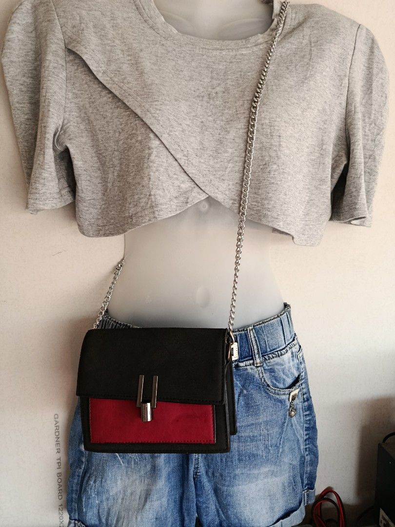 SLING BAG / SHOULDER BAG / HAND BAG / BAGPACK (Category: Shoulder Bags) located in Manila. Submitted by eliiccaa.007 (Listing ID 1465298563, Image 1). Description: 📌 PRICE IS NEVER UP IN 200 PESOS 📌FEEL FREE TO MESSAGE ME IF YOU WANT DETAILS EACH PHOTO. 📌 PLEASE MANAGE YOUR EXPECTATION .