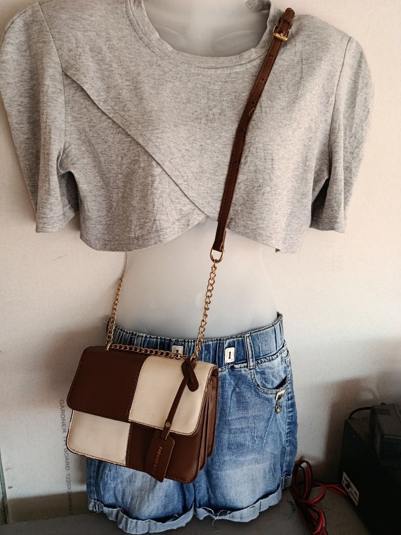 SLING BAG / SHOULDER BAG / HAND BAG / BAGPACK (Category: Shoulder Bags) located in Manila. Submitted by eliiccaa.007 (Listing ID 1465298563, Image 3). Description: 📌 PRICE IS NEVER UP IN 200 PESOS 📌FEEL FREE TO MESSAGE ME IF YOU WANT DETAILS EACH PHOTO. 📌 PLEASE MANAGE YOUR EXPECTATION .