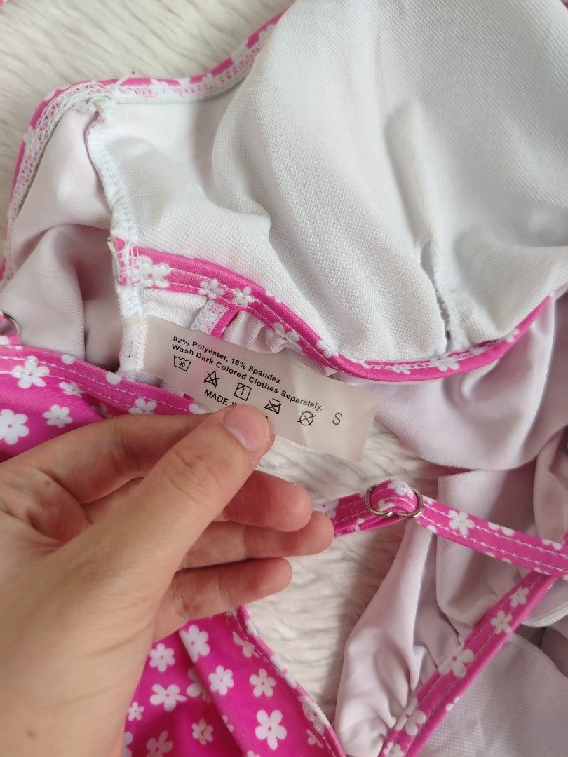 (S-M) One Piece Swimsuit (Category: Bikinis & Swimsuits) located in Paranaque City. Submitted by closetbykimkirsten (Listing ID 1465239366, Image 3). Description: 🎀Good Used 🎀 ✨Brand: Cut Tag ⚡Padded (ISSUE: minimal fine lint) 🪷Size: Small-medium 💸Price: P180 (Non Negotiable) ♦️All Items are PRELOVED in good condition. ♦️Please do manage your expectations. ♦️WASH before USE ♦️BUY at your own RISK 🔥NO RETURN NO EXCHANGE POLICY🔥 ⛔BOGUS BUYER/