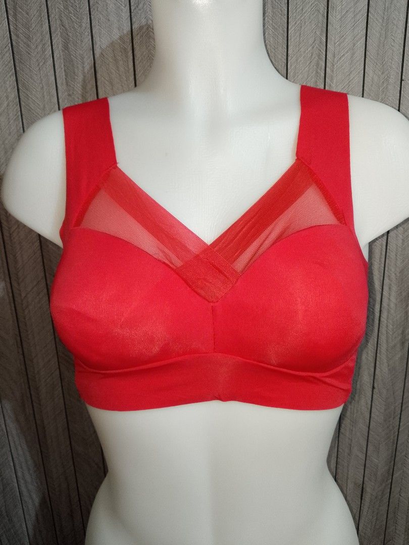 S/M RED BRA SEAMLESS PADDED (Category: Undergarments & Loungewear) located in Manila. Submitted by truecrystal-1407 (Listing ID 1465190715, Image 1). Description: .