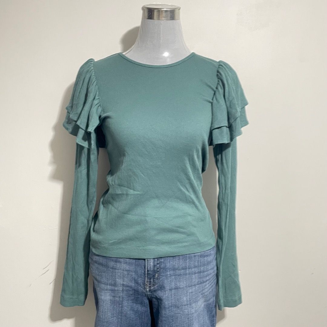 S-M Zara Knitted Longsleeves (Category: Longsleeves) located in Bacolor. Submitted by chicn_classy (Listing ID 1465239803, Image 2). Description: .