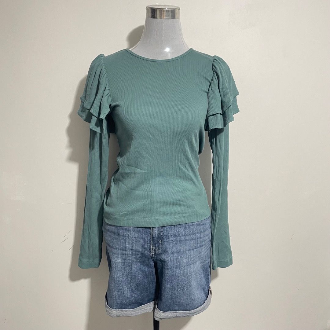 S-M Zara Knitted Longsleeves (Category: Longsleeves) located in Bacolor. Submitted by chicn_classy (Listing ID 1465239803, Image 1). Description: .