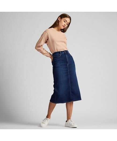 Small Uniqlo Denim Midi Skirt (Category: Skirts) located in Castillejos. Submitted by lalainecloset22 (Listing ID 1465240737, Image 1). Description: Uniqlo Size Small Excellent.